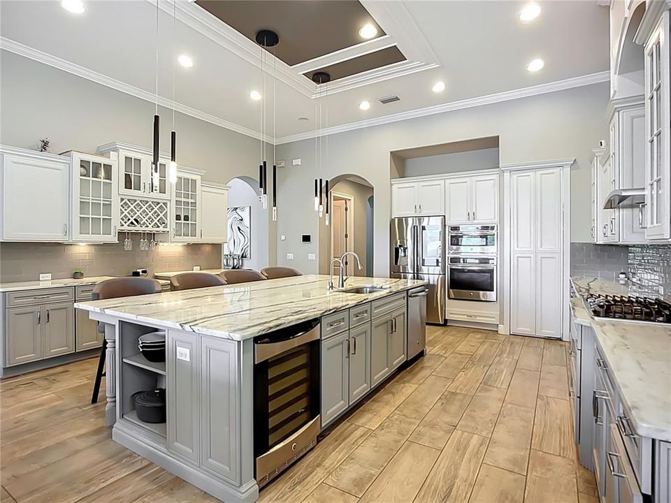 For Sale: $3,290,000 (5 beds, 6 baths, 5161 Square Feet)