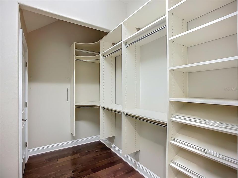 For Sale: $3,290,000 (5 beds, 6 baths, 5161 Square Feet)