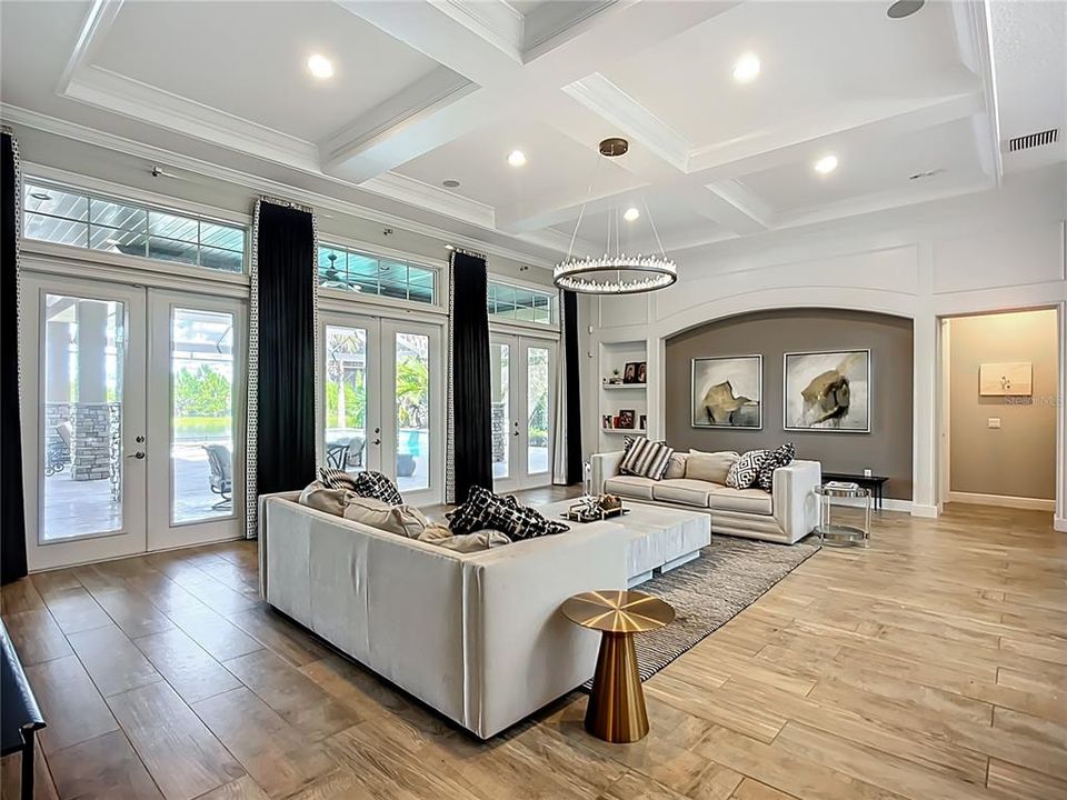 For Sale: $3,290,000 (5 beds, 6 baths, 5161 Square Feet)