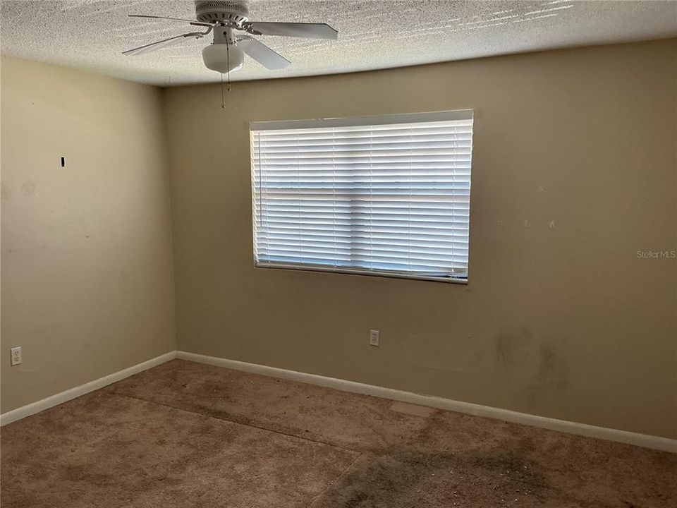 Active With Contract: $90,000 (2 beds, 1 baths, 899 Square Feet)