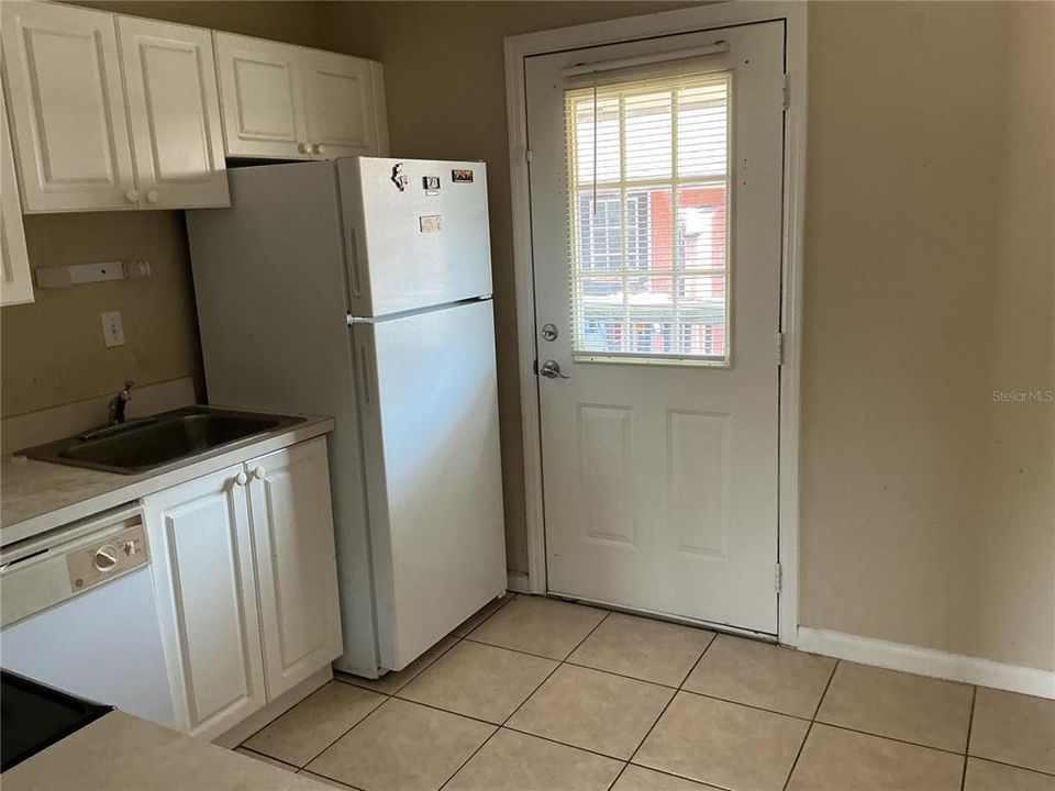 Active With Contract: $90,000 (2 beds, 1 baths, 899 Square Feet)