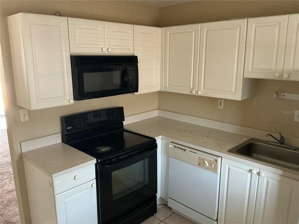 Active With Contract: $90,000 (2 beds, 1 baths, 899 Square Feet)