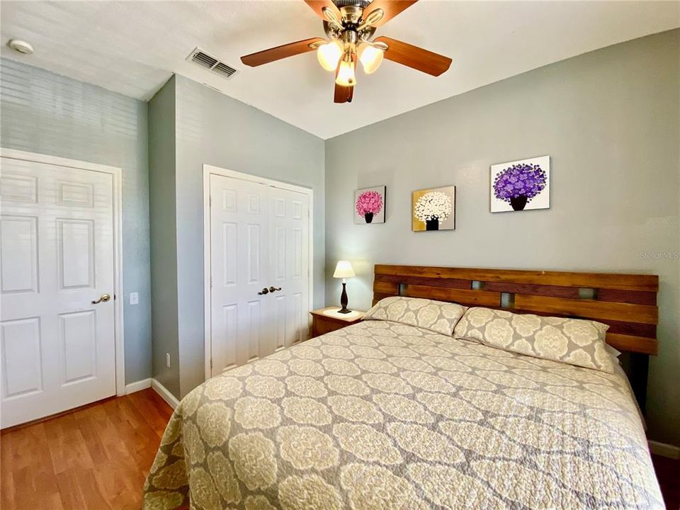 Под контрактом: $239,000 (3 спален, 2 ванн, 1402 Квадратных фут)