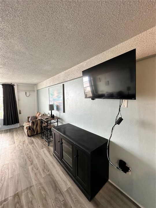 For Rent: $1,700 (1 beds, 1 baths, 530 Square Feet)