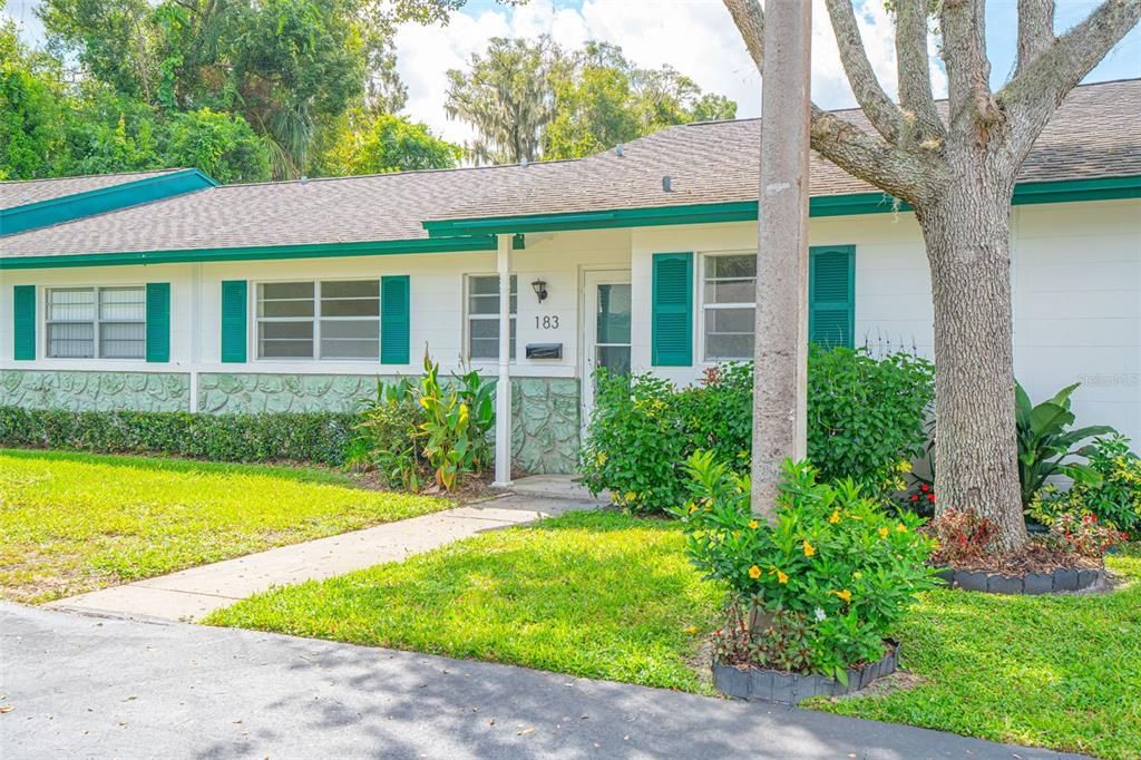 For Sale: $179,500 (2 beds, 2 baths, 979 Square Feet)