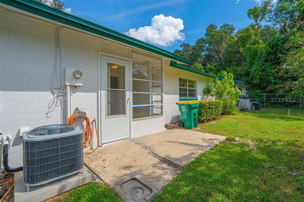 For Sale: $179,500 (2 beds, 2 baths, 979 Square Feet)