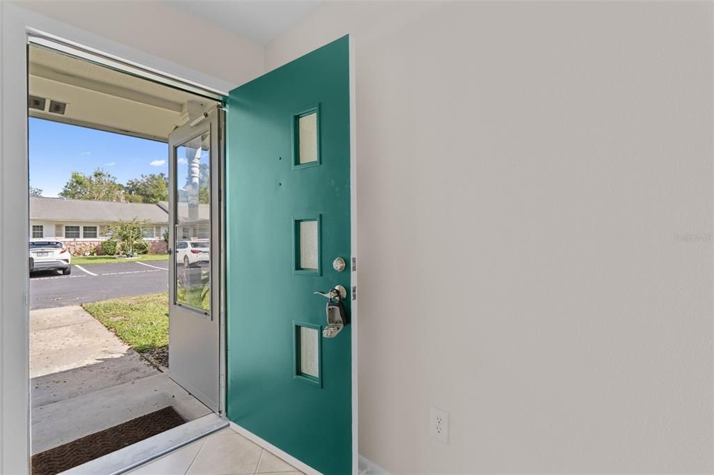 For Sale: $179,500 (2 beds, 2 baths, 979 Square Feet)