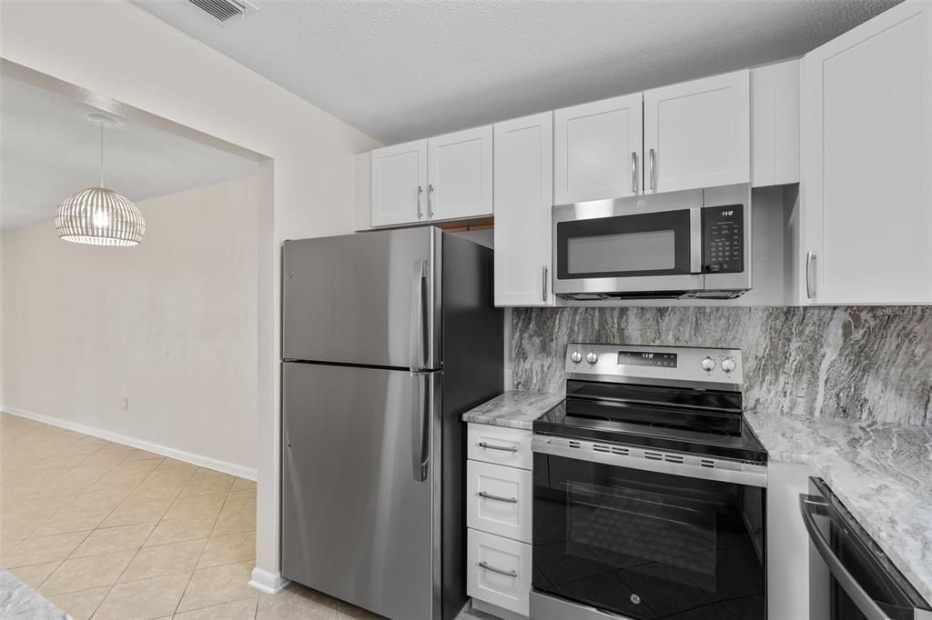 For Sale: $179,500 (2 beds, 2 baths, 979 Square Feet)