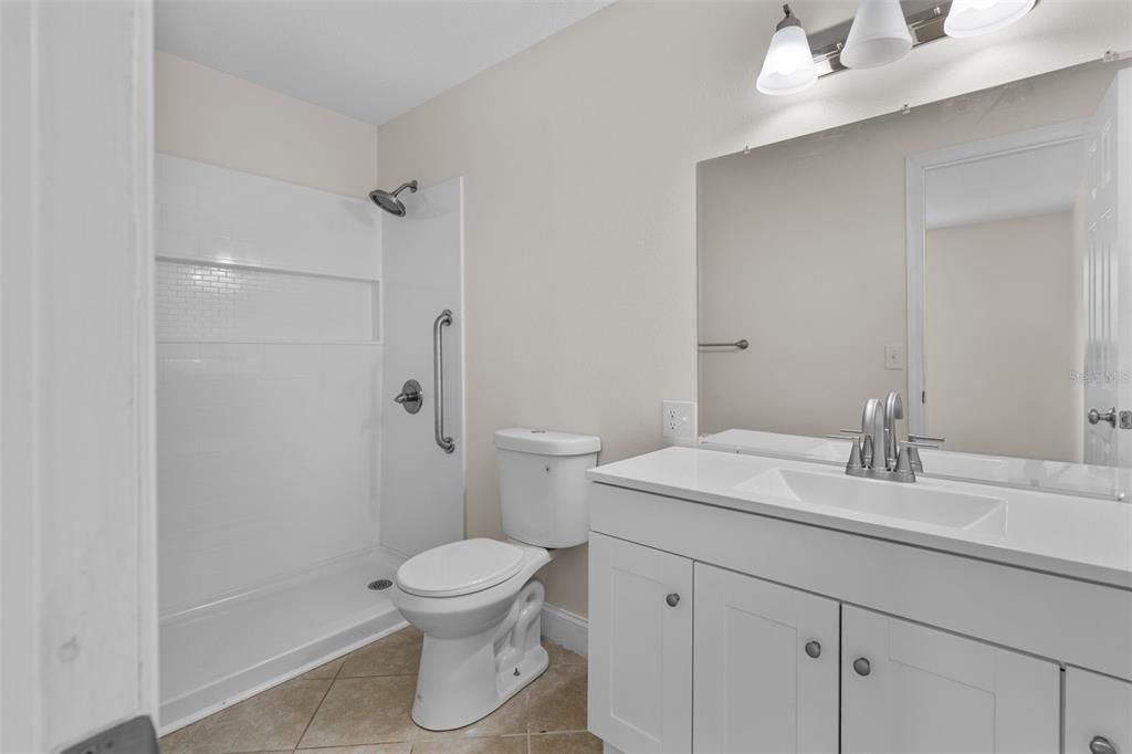 For Sale: $179,500 (2 beds, 2 baths, 979 Square Feet)