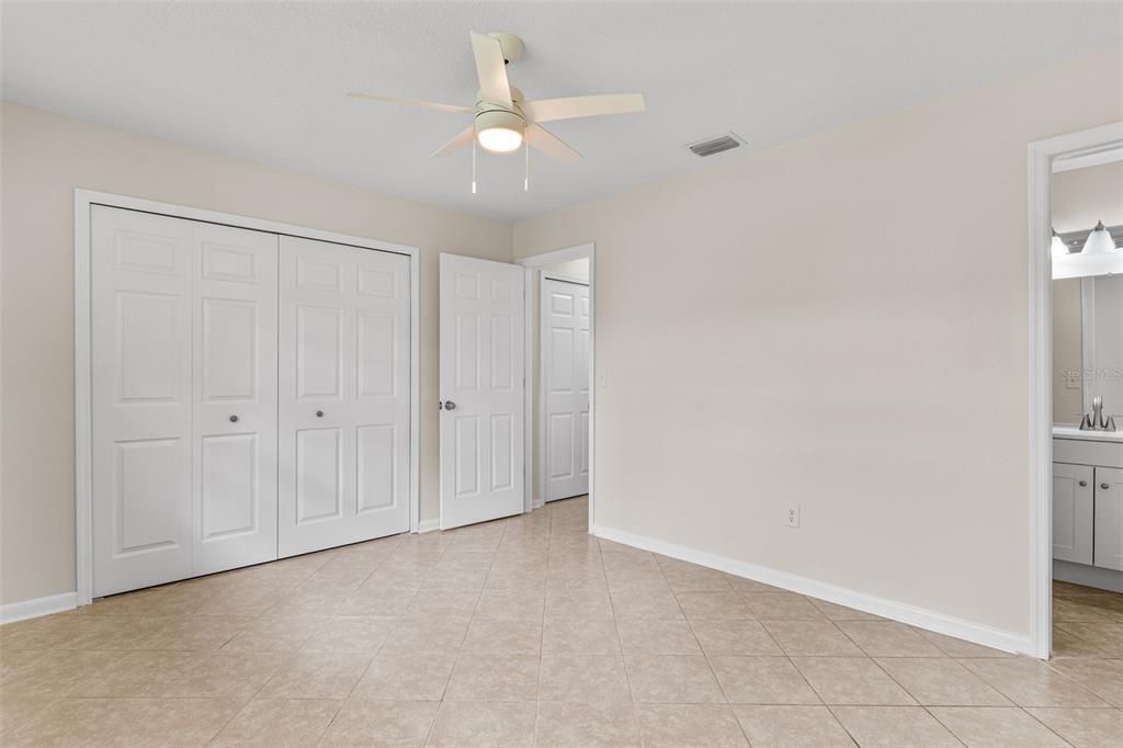 For Sale: $179,500 (2 beds, 2 baths, 979 Square Feet)