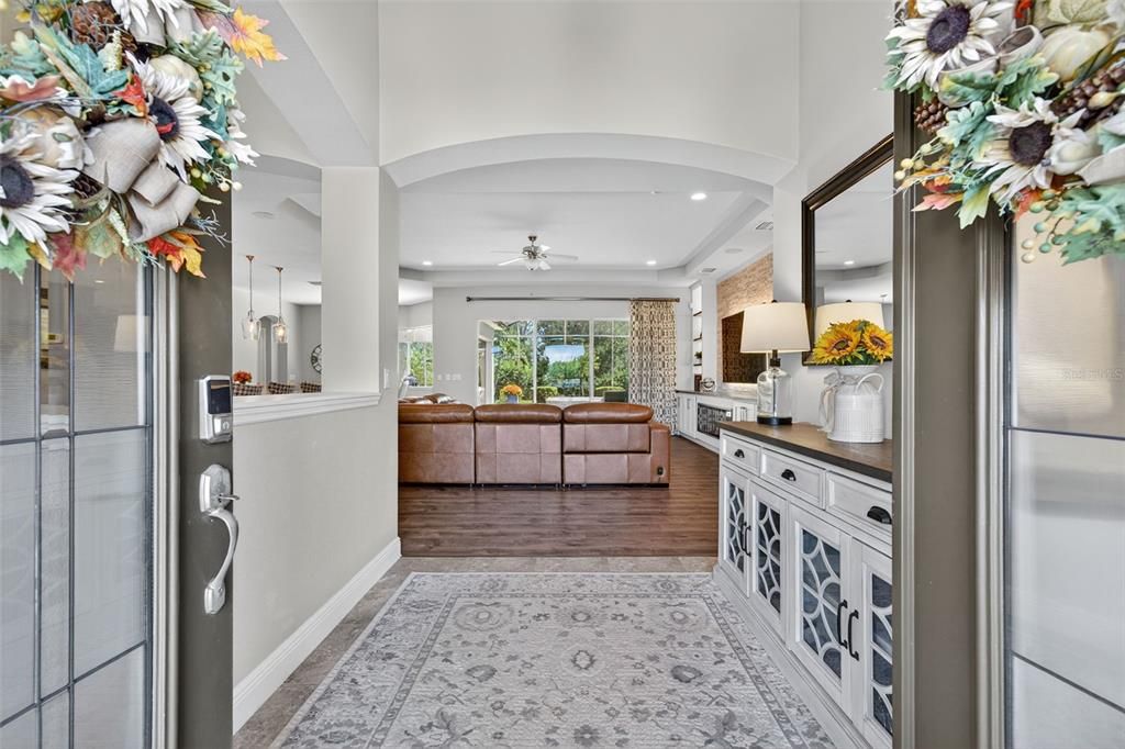 合同活跃: $944,900 (4 贝兹, 4 浴室, 3135 平方英尺)