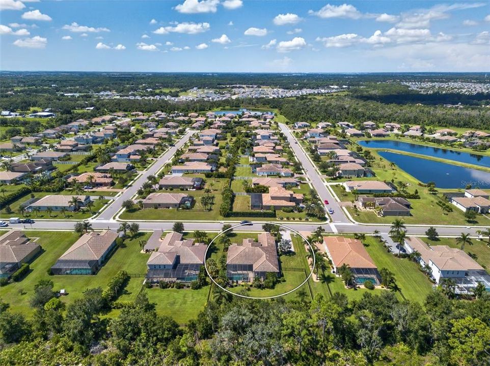 合同活跃: $944,900 (4 贝兹, 4 浴室, 3135 平方英尺)