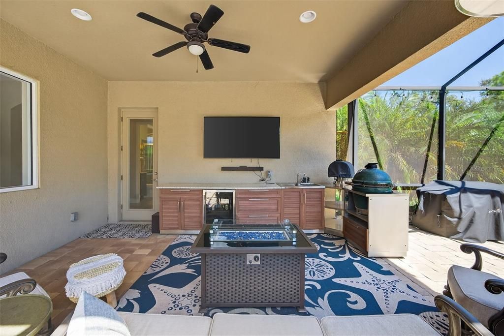 合同活跃: $944,900 (4 贝兹, 4 浴室, 3135 平方英尺)