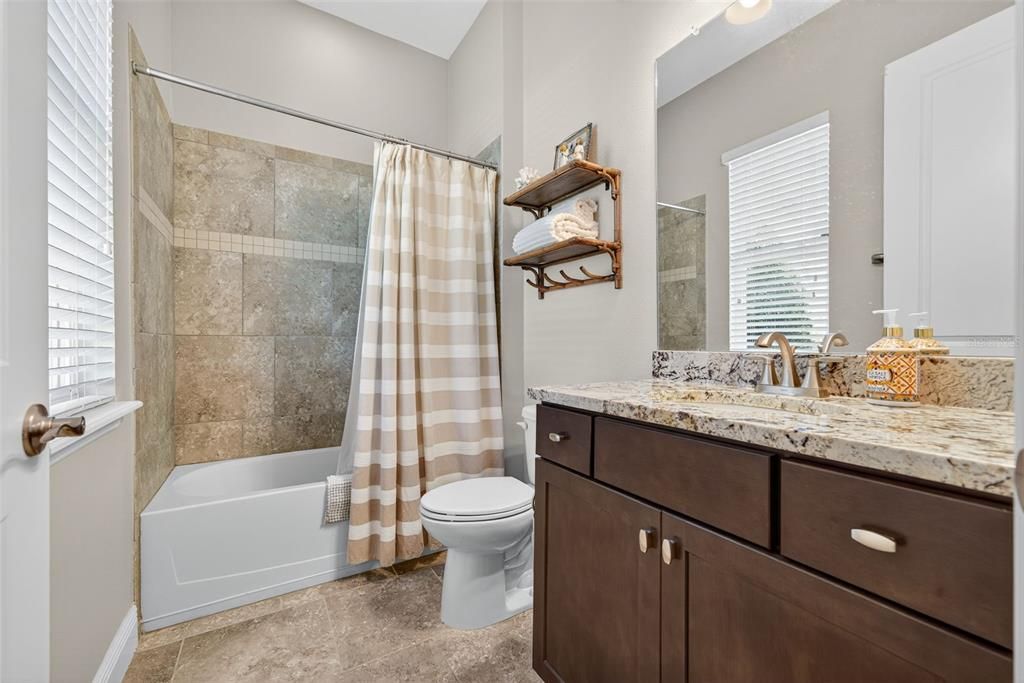 合同活跃: $944,900 (4 贝兹, 4 浴室, 3135 平方英尺)