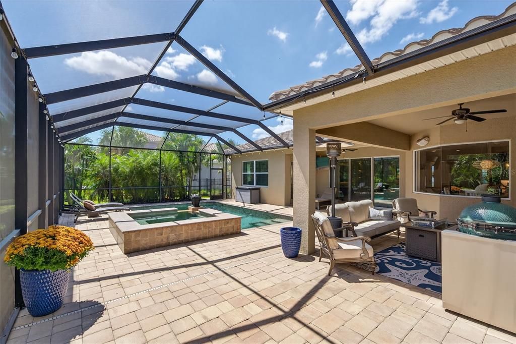 合同活跃: $944,900 (4 贝兹, 4 浴室, 3135 平方英尺)