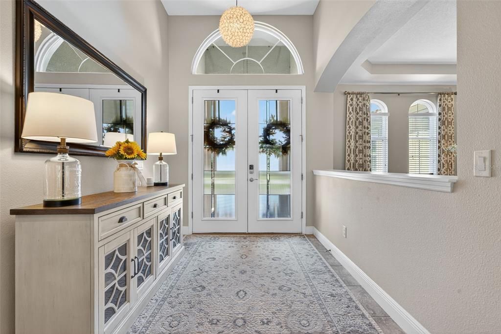 合同活跃: $944,900 (4 贝兹, 4 浴室, 3135 平方英尺)