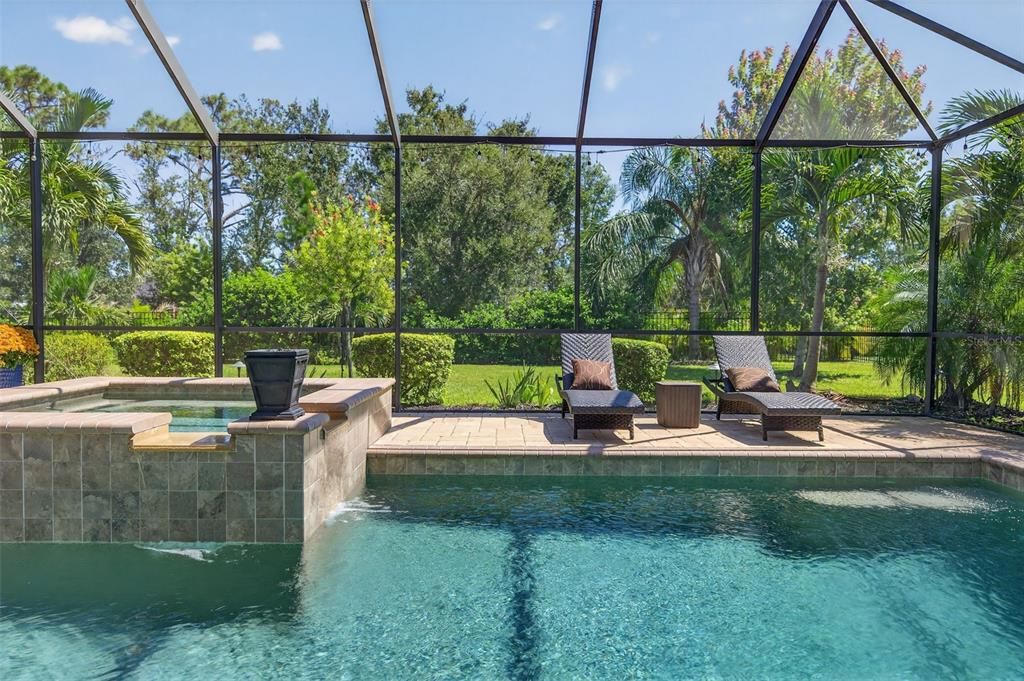 合同活跃: $944,900 (4 贝兹, 4 浴室, 3135 平方英尺)