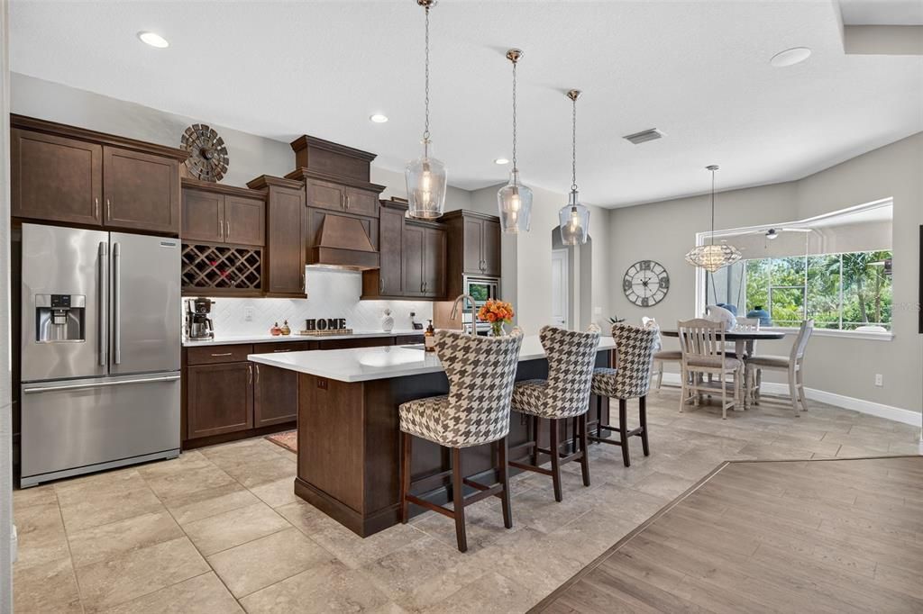 合同活跃: $944,900 (4 贝兹, 4 浴室, 3135 平方英尺)