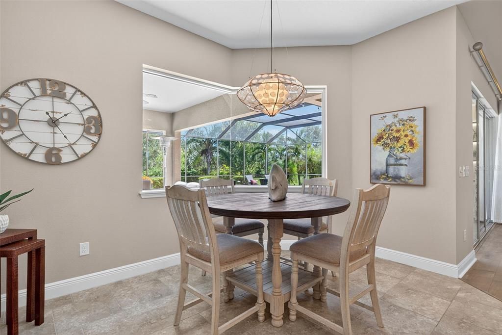 合同活跃: $944,900 (4 贝兹, 4 浴室, 3135 平方英尺)