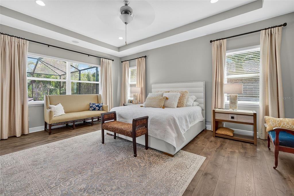 合同活跃: $944,900 (4 贝兹, 4 浴室, 3135 平方英尺)