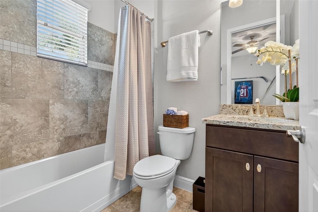 合同活跃: $944,900 (4 贝兹, 4 浴室, 3135 平方英尺)