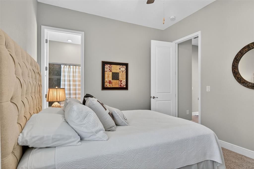 合同活跃: $944,900 (4 贝兹, 4 浴室, 3135 平方英尺)