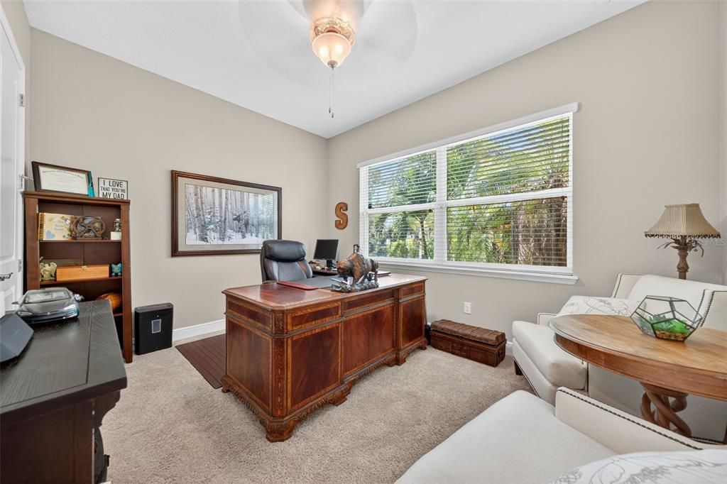 合同活跃: $944,900 (4 贝兹, 4 浴室, 3135 平方英尺)