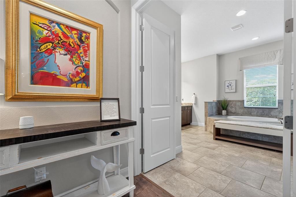 合同活跃: $944,900 (4 贝兹, 4 浴室, 3135 平方英尺)