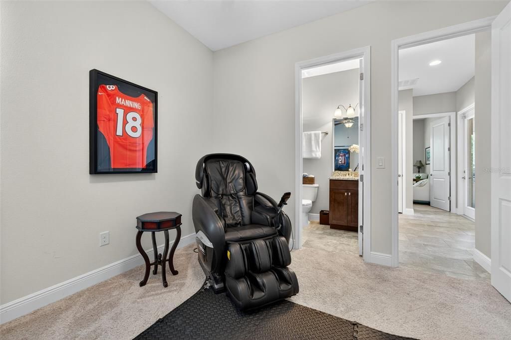 合同活跃: $944,900 (4 贝兹, 4 浴室, 3135 平方英尺)