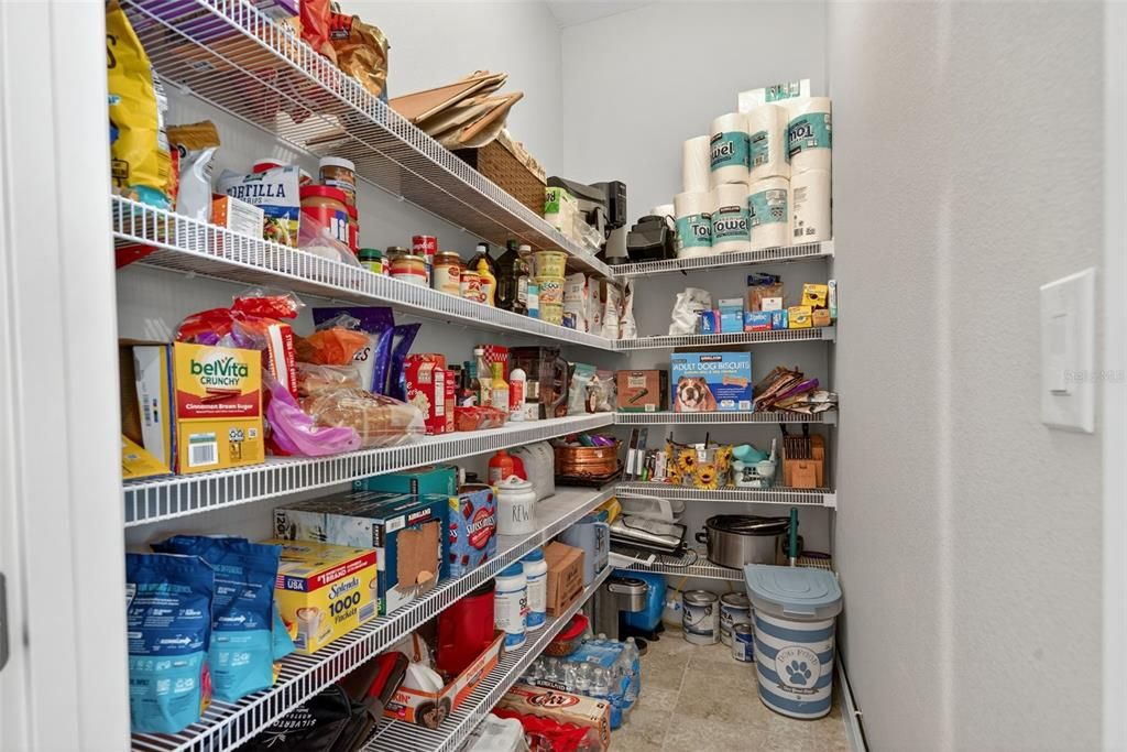 合同活跃: $944,900 (4 贝兹, 4 浴室, 3135 平方英尺)