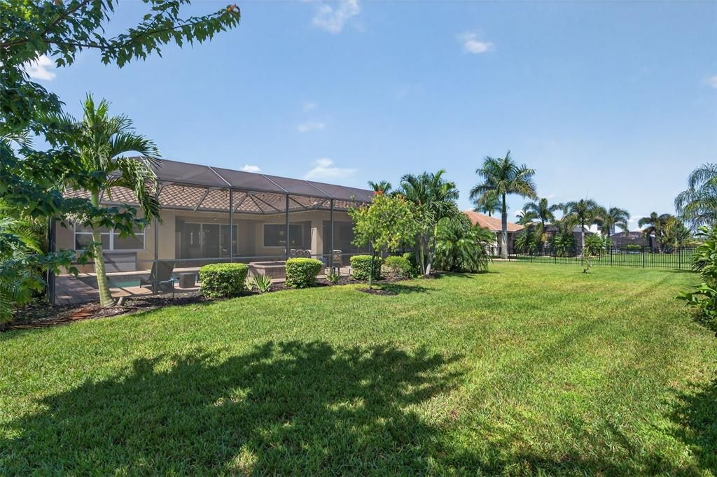 合同活跃: $944,900 (4 贝兹, 4 浴室, 3135 平方英尺)