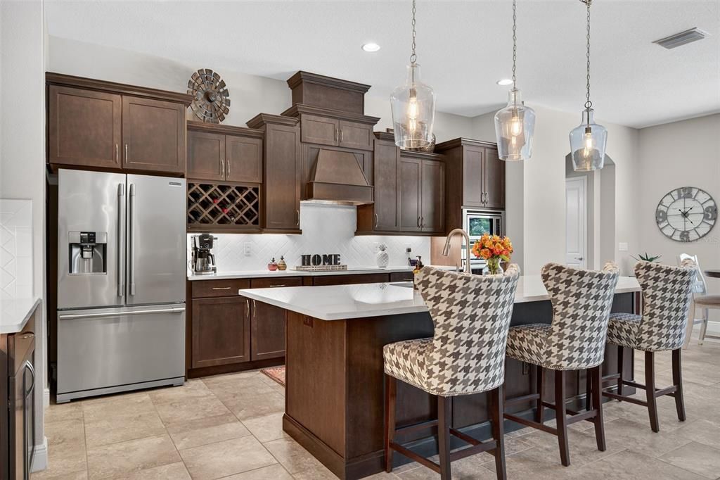 合同活跃: $944,900 (4 贝兹, 4 浴室, 3135 平方英尺)