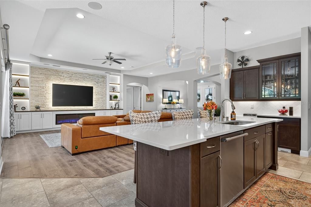 合同活跃: $944,900 (4 贝兹, 4 浴室, 3135 平方英尺)