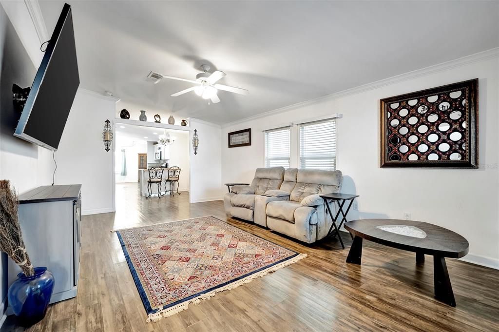 Active With Contract: $199,900 (3 beds, 2 baths, 1421 Square Feet)