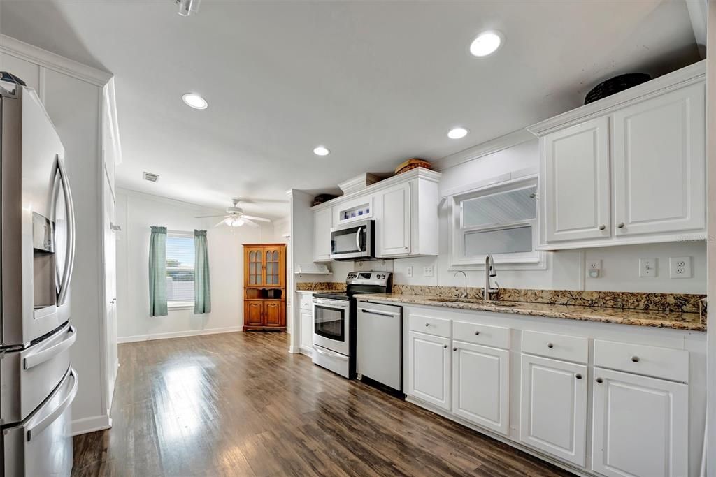 Active With Contract: $199,900 (3 beds, 2 baths, 1421 Square Feet)