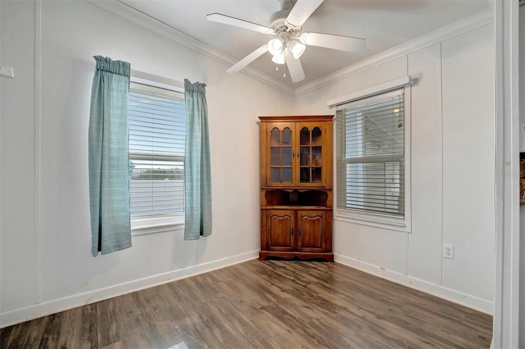 Active With Contract: $199,900 (3 beds, 2 baths, 1421 Square Feet)
