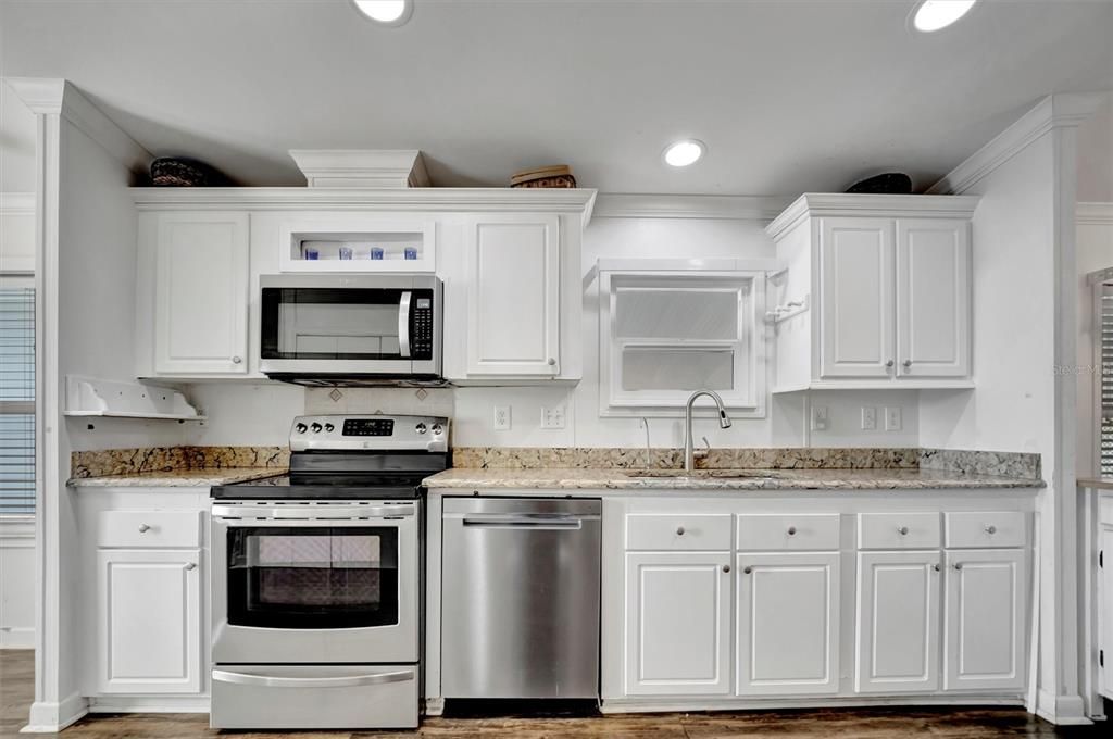 Active With Contract: $199,900 (3 beds, 2 baths, 1421 Square Feet)