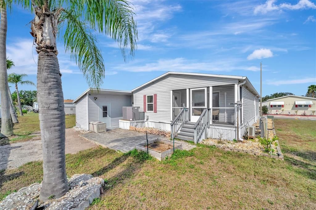 Active With Contract: $199,900 (3 beds, 2 baths, 1421 Square Feet)