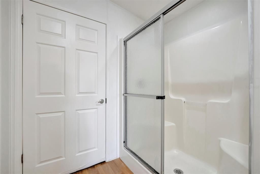 Active With Contract: $199,900 (3 beds, 2 baths, 1421 Square Feet)