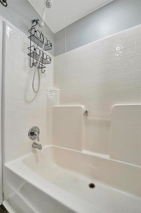 Active With Contract: $199,900 (3 beds, 2 baths, 1421 Square Feet)