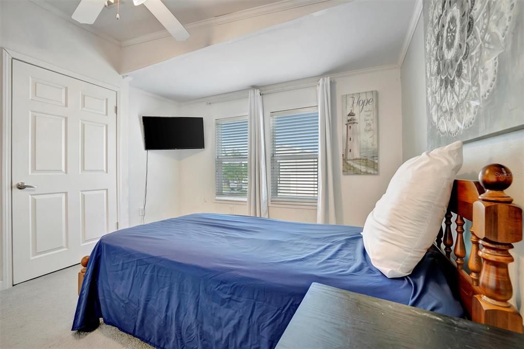 Active With Contract: $199,900 (3 beds, 2 baths, 1421 Square Feet)