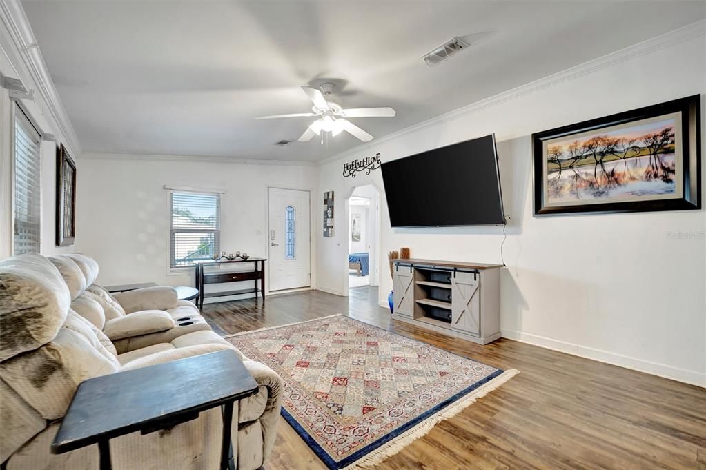 Active With Contract: $199,900 (3 beds, 2 baths, 1421 Square Feet)