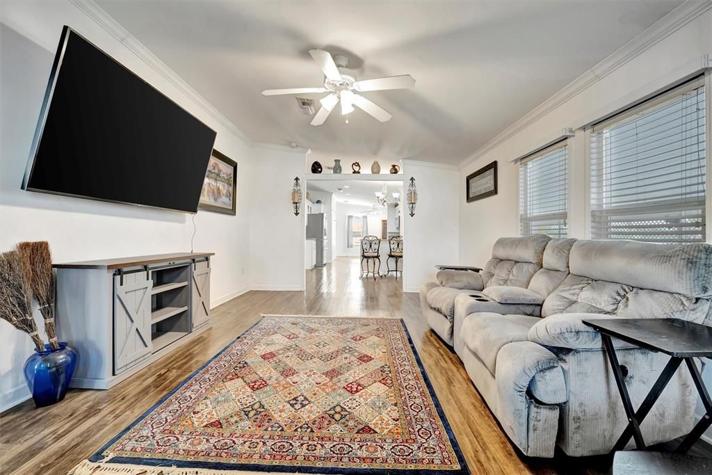 Active With Contract: $199,900 (3 beds, 2 baths, 1421 Square Feet)