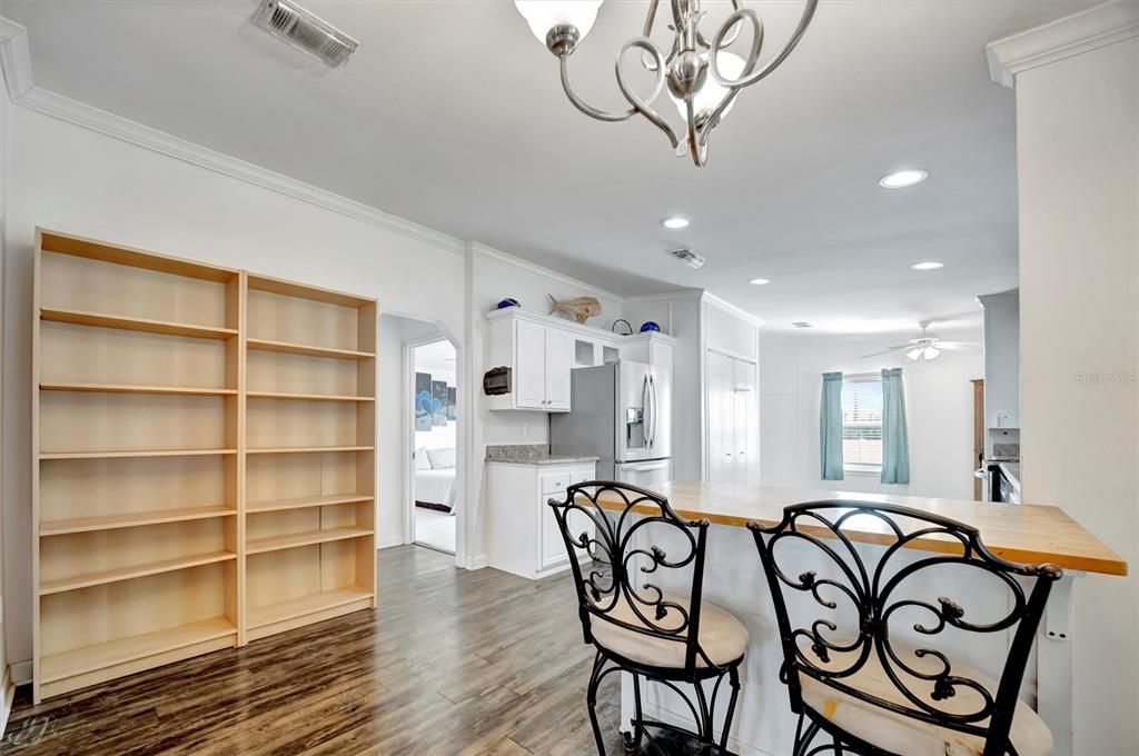 Active With Contract: $199,900 (3 beds, 2 baths, 1421 Square Feet)