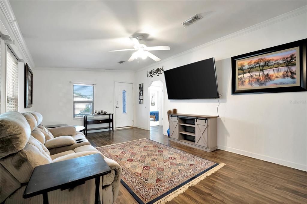 Active With Contract: $199,900 (3 beds, 2 baths, 1421 Square Feet)