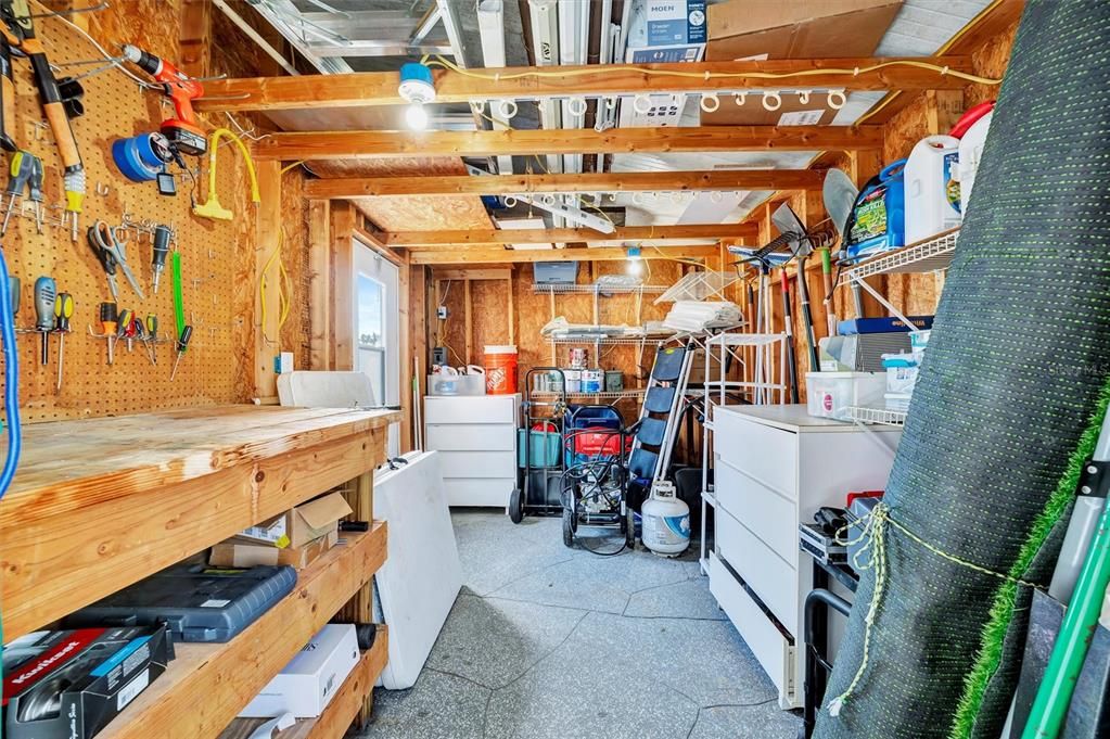 Active With Contract: $199,900 (3 beds, 2 baths, 1421 Square Feet)