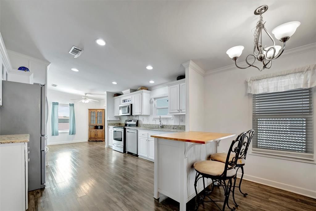 Active With Contract: $199,900 (3 beds, 2 baths, 1421 Square Feet)