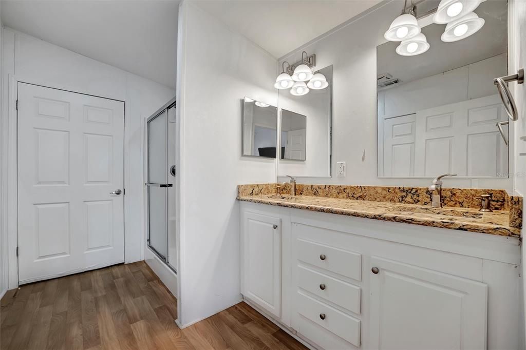 Active With Contract: $199,900 (3 beds, 2 baths, 1421 Square Feet)