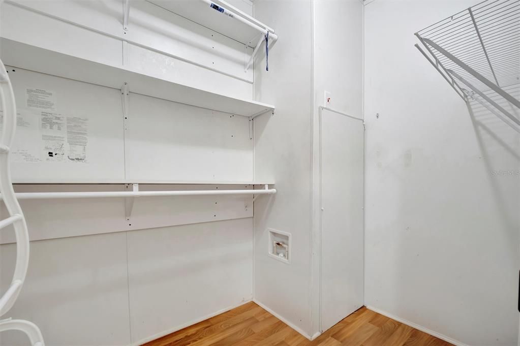 Active With Contract: $199,900 (3 beds, 2 baths, 1421 Square Feet)