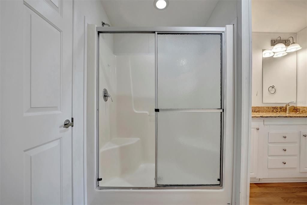 Active With Contract: $199,900 (3 beds, 2 baths, 1421 Square Feet)